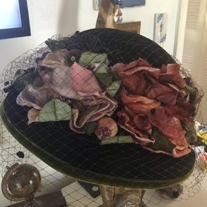 Ladies velvet hat with mesh